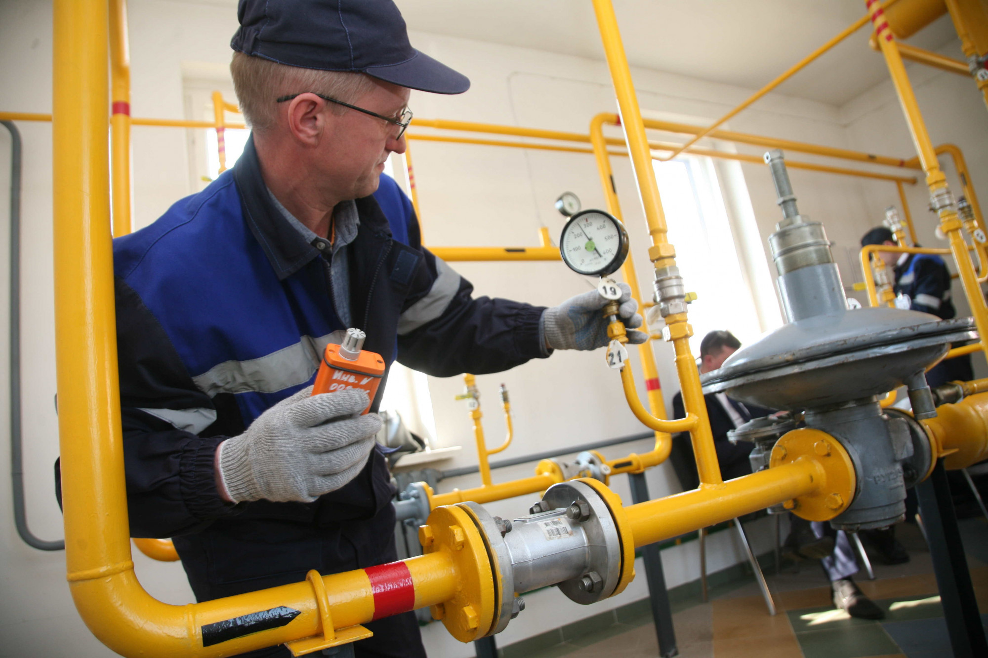 Техническое обслуживание газопровода в Надыме
